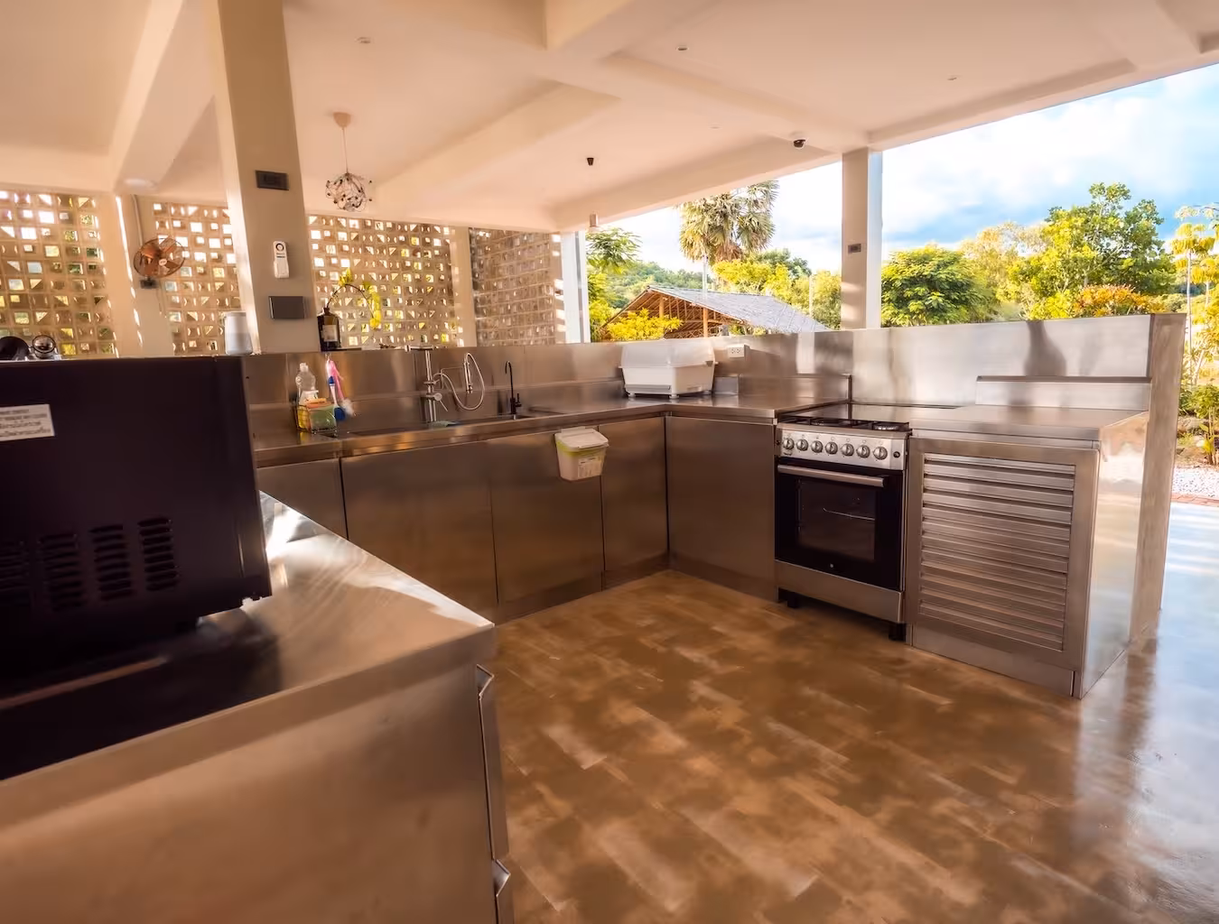 The kitchen at Baan Mahasamut Pranburi
